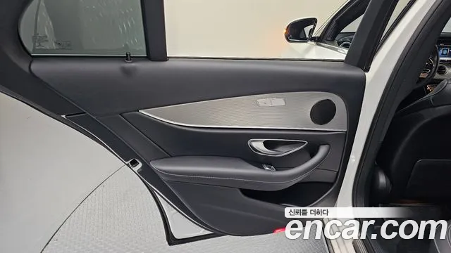 Mercedes-Benz E-Class 2019 — фото 15