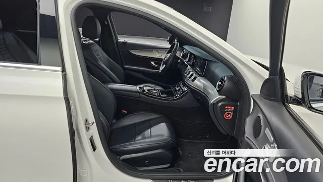 Mercedes-Benz E-Class 2019 — фото 16