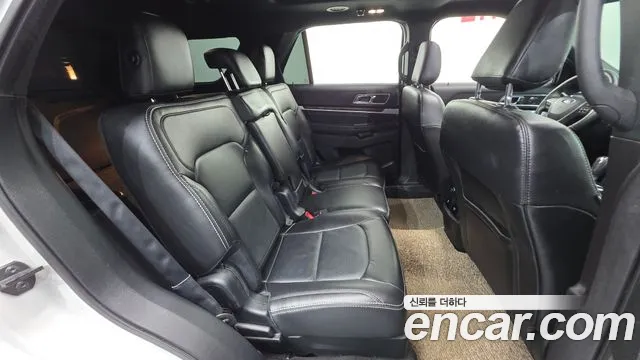 Ford Explorer 2019 — фото 19