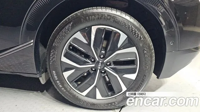 Kia EV6 2023 — фото 7