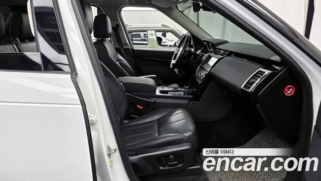 Land Rover Discovery 2019 — фото 17