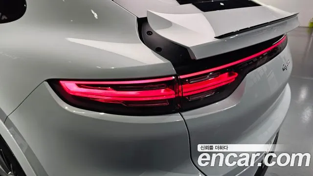 Porsche Cayenne 2020 — фото 9