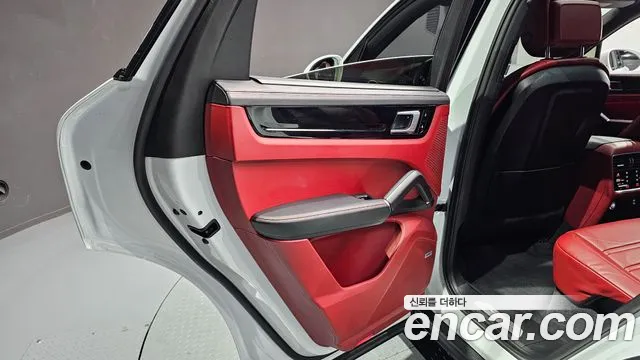Porsche Cayenne 2020 — фото 15