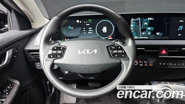 Kia EV6 2022 — фото 18