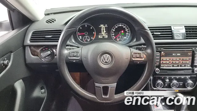 Volkswagen Passat 2015 — фото 12