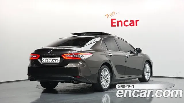 Toyota Camry 2019 — фото 2