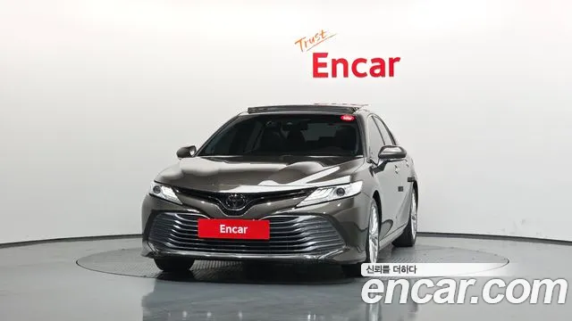 Toyota Camry 2019 — фото 3
