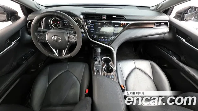 Toyota Camry 2019 — фото 10