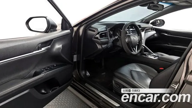 Toyota Camry 2019 — фото 13