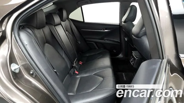 Toyota Camry 2019 — фото 17
