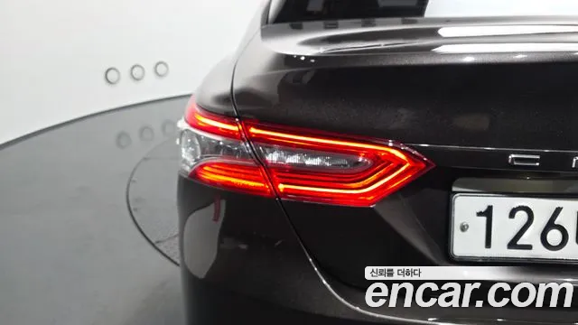 Toyota Camry 2019 — фото 9