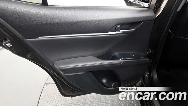 Toyota Camry 2019 — фото 15
