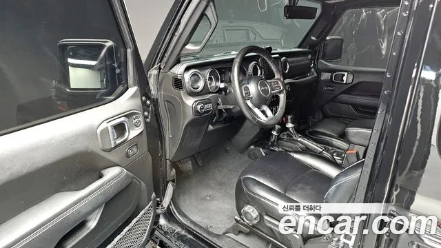 Jeep Wrangler 2023 — фото 17