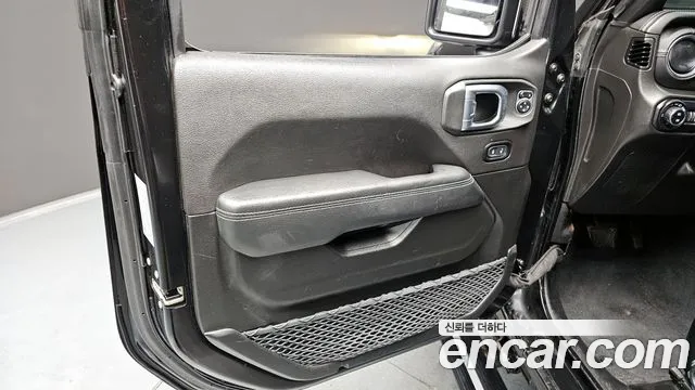 Jeep Wrangler 2023 — фото 14