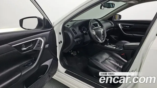 Nissan Altima 2017 — фото 10