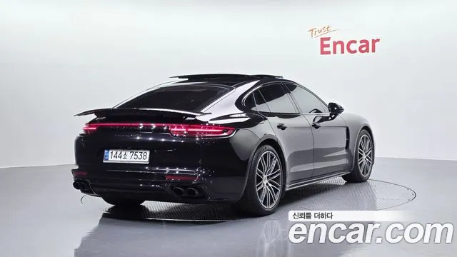 Porsche Panamera 2020 — фото 2