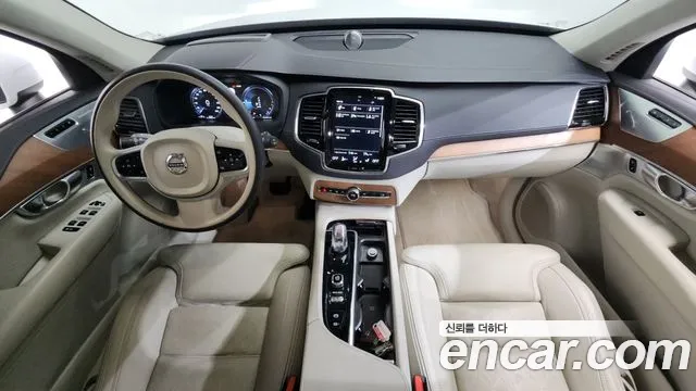 Volvo XC90 2019 — фото 10