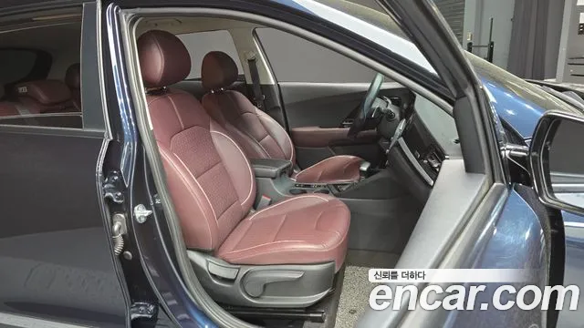 Kia Niro 2021 — фото 17