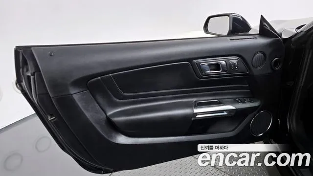 Ford Mustang 2019 — фото 14