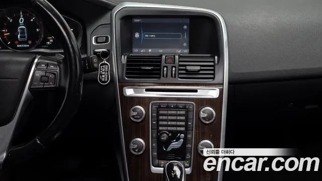 Volvo XC60 2015 — фото 13