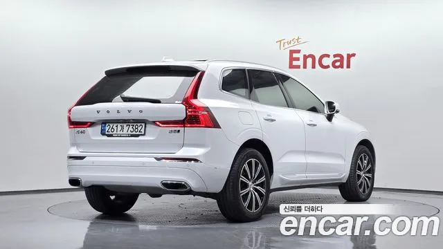 Volvo XC60 2021 — фото 1