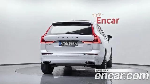Volvo XC60 2021 — фото 3