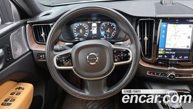 Volvo XC60 2021 — фото 18
