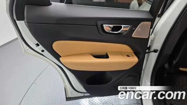 Volvo XC60 2021 — фото 14