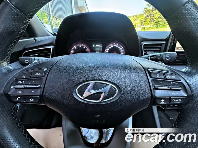 Hyundai Veloster 2018 — фото 11