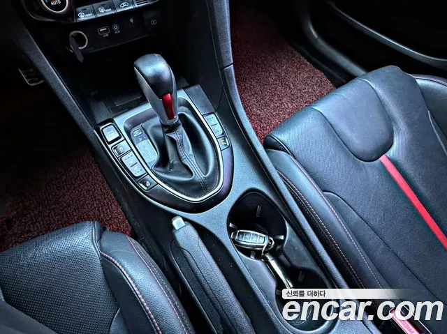 Hyundai Veloster 2018 — фото 16