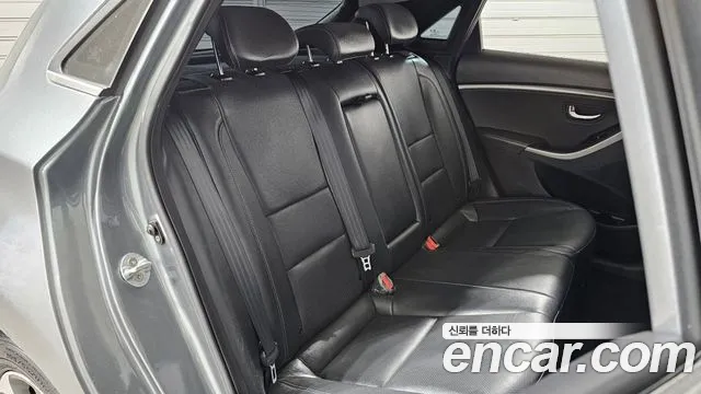 Hyundai i30 2016 — фото 12