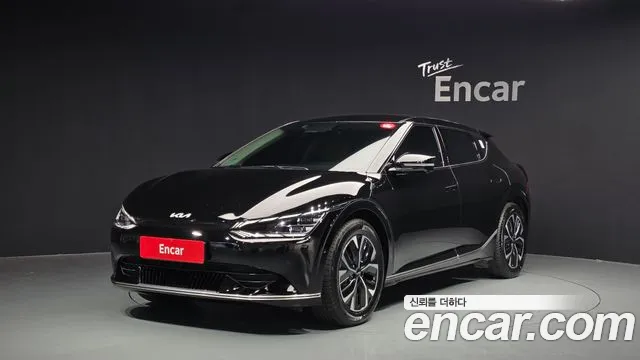 Kia EV6 2023 — фото 1
