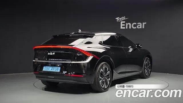 Kia EV6 2023 — фото 2