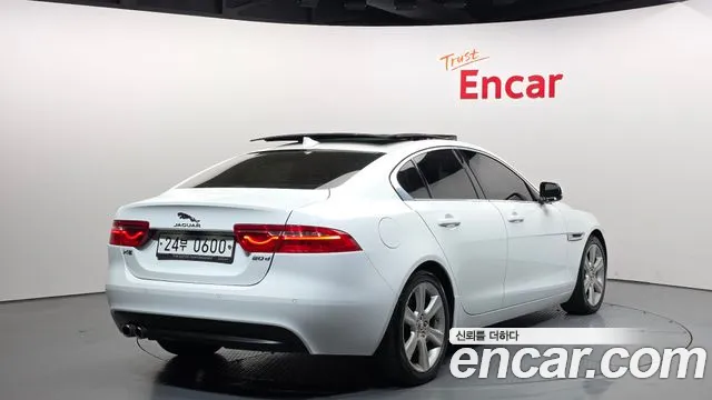 Jaguar XE 2016 — фото 2