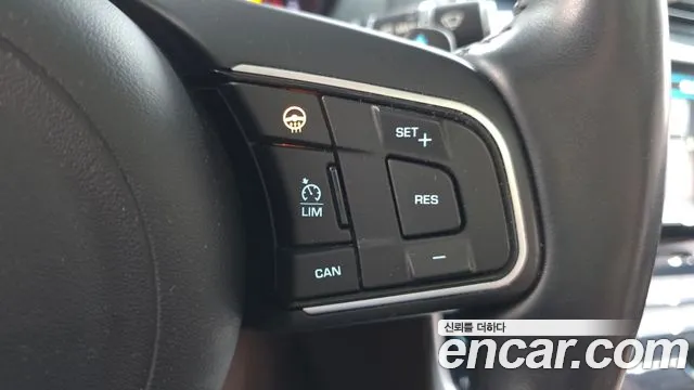 Jaguar XE 2016 — фото 15
