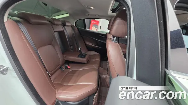 Jaguar XE 2016 — фото 18