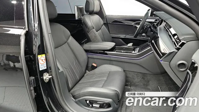 Audi A8 2021 — фото 17