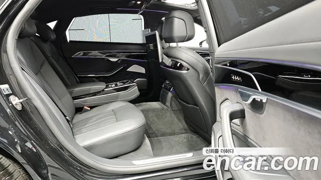 Audi A8 2021 — фото 18