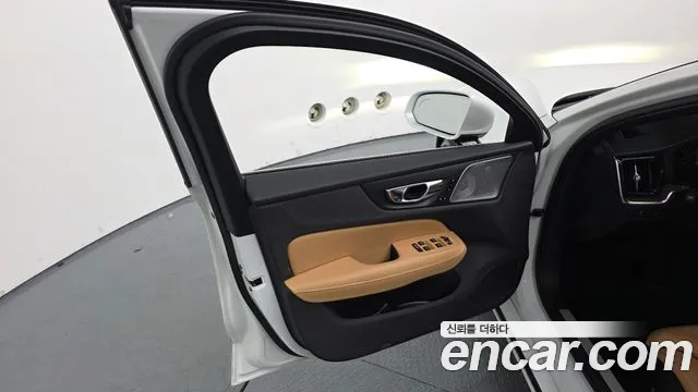 Volvo S60 2021 — фото 14