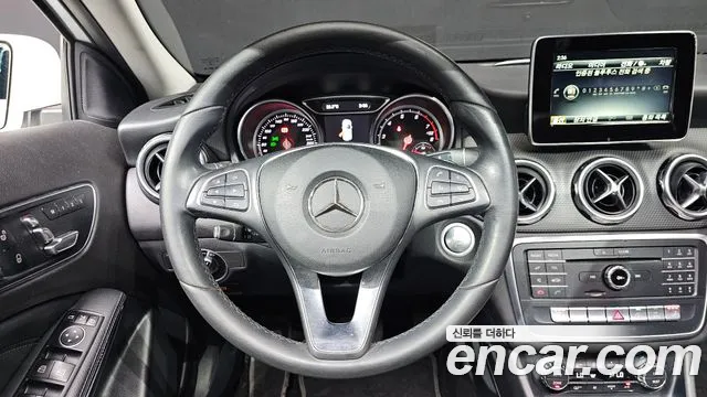 Mercedes-Benz GLA-Class 2018 — фото 13