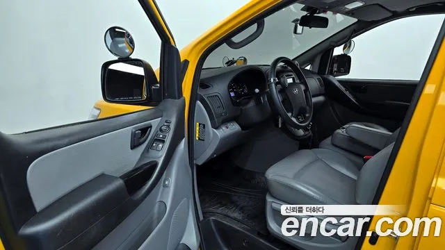 Hyundai Starex 2019 — фото 13