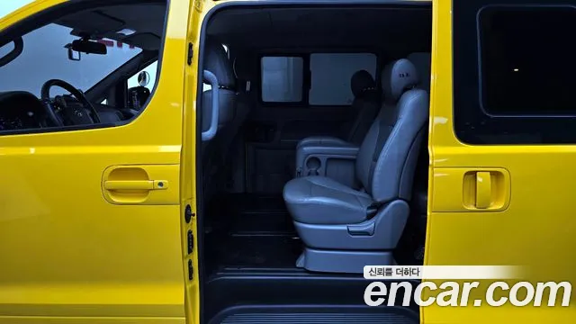 Hyundai Starex 2019 — фото 17