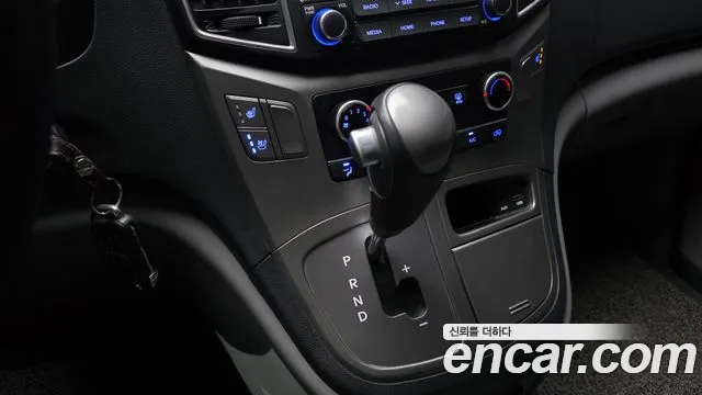 Hyundai Starex 2020 — фото 12