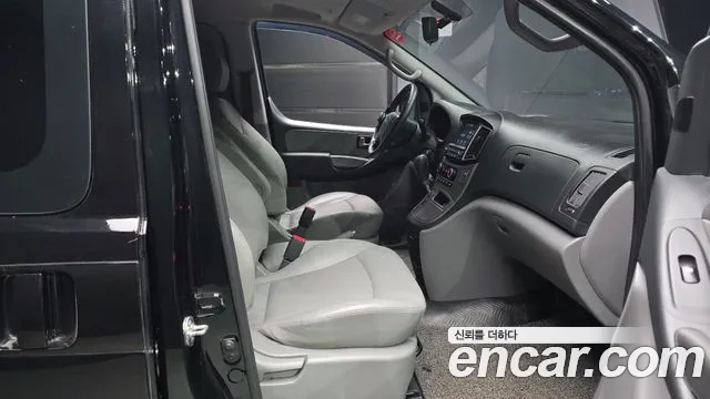 Hyundai Starex 2020 — фото 17