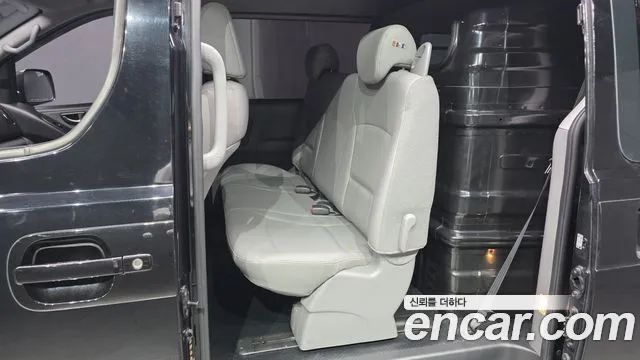 Hyundai Starex 2020 — фото 16