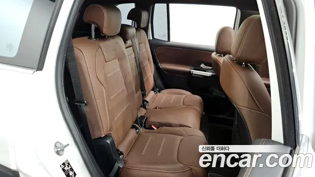 Mercedes-Benz GLB-Class 2023 — фото 17