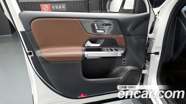 Mercedes-Benz GLB-Class 2023 — фото 14