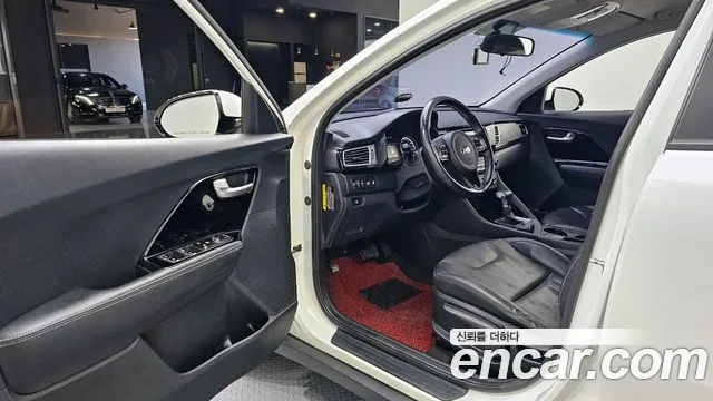 Kia Niro 2018 — фото 10