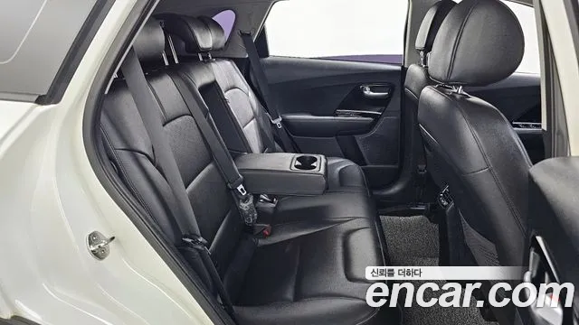 Kia Niro 2018 — фото 12