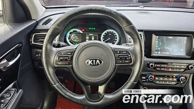 Kia Niro 2018 — фото 13